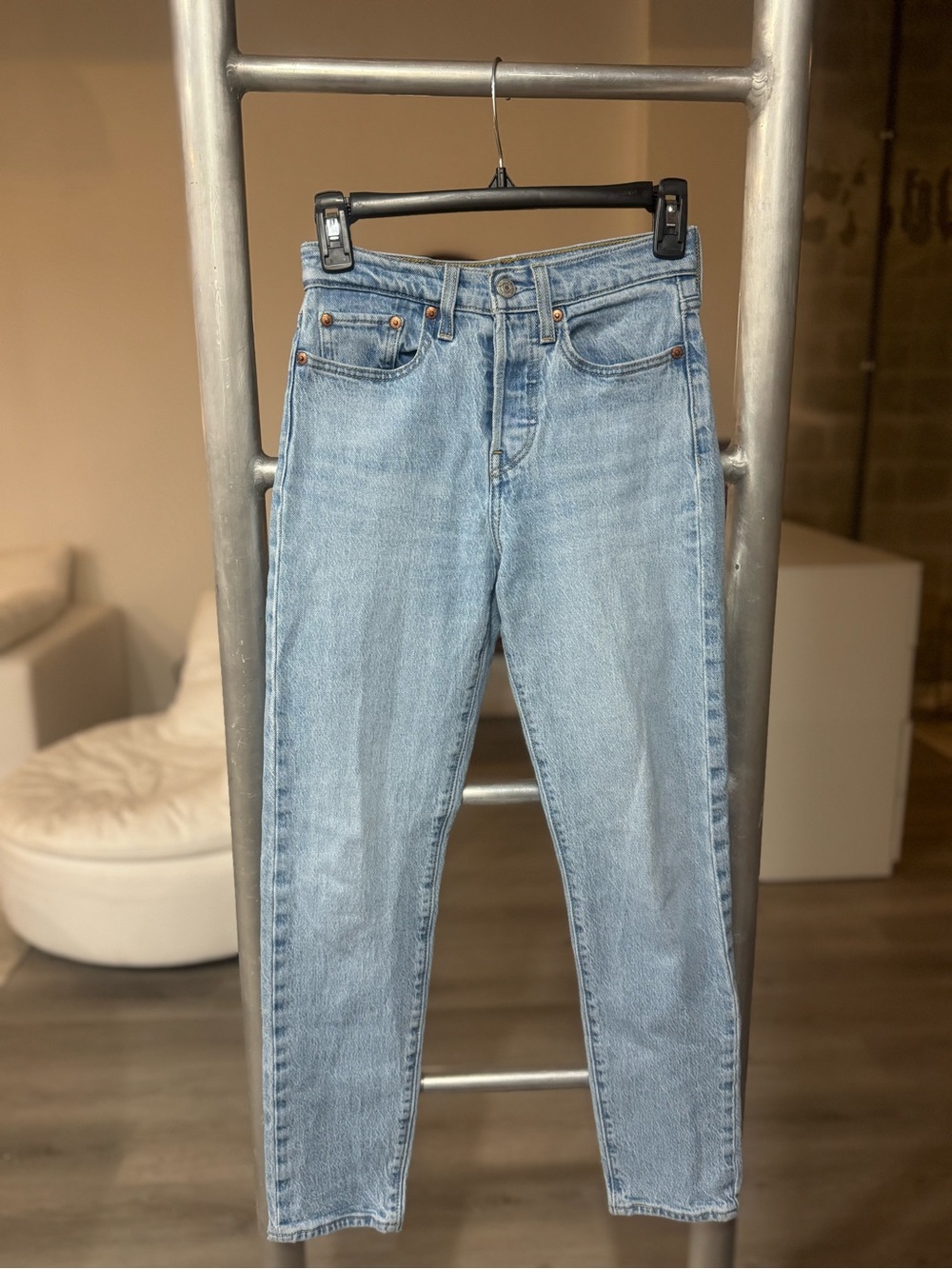 Levi’s Premium Wedgie High Rise Jeans 24 Light Wash Button Fly